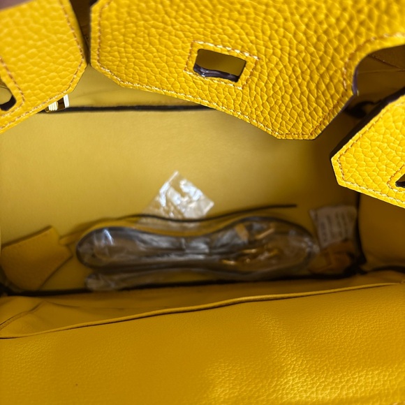 Yellow genuine leather Handbag - Picture 3 of 3